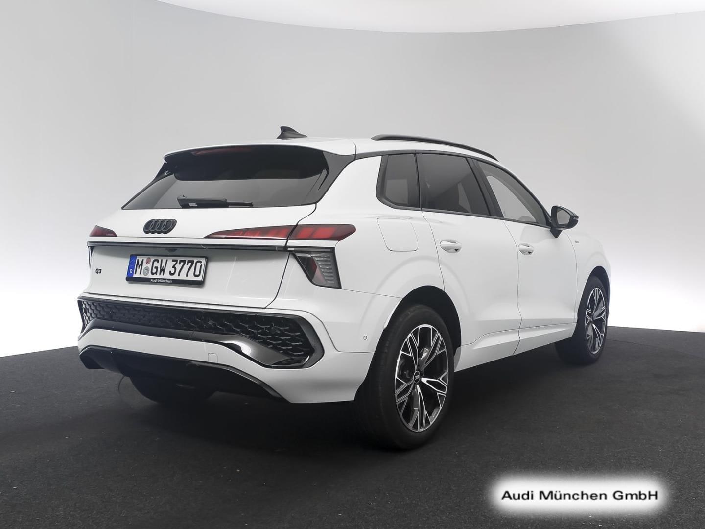 Bild über Audi Q3 SUV TFSI 110 kW S tronic - für weitere Informationen kontaktieren Sie den Audi Partner