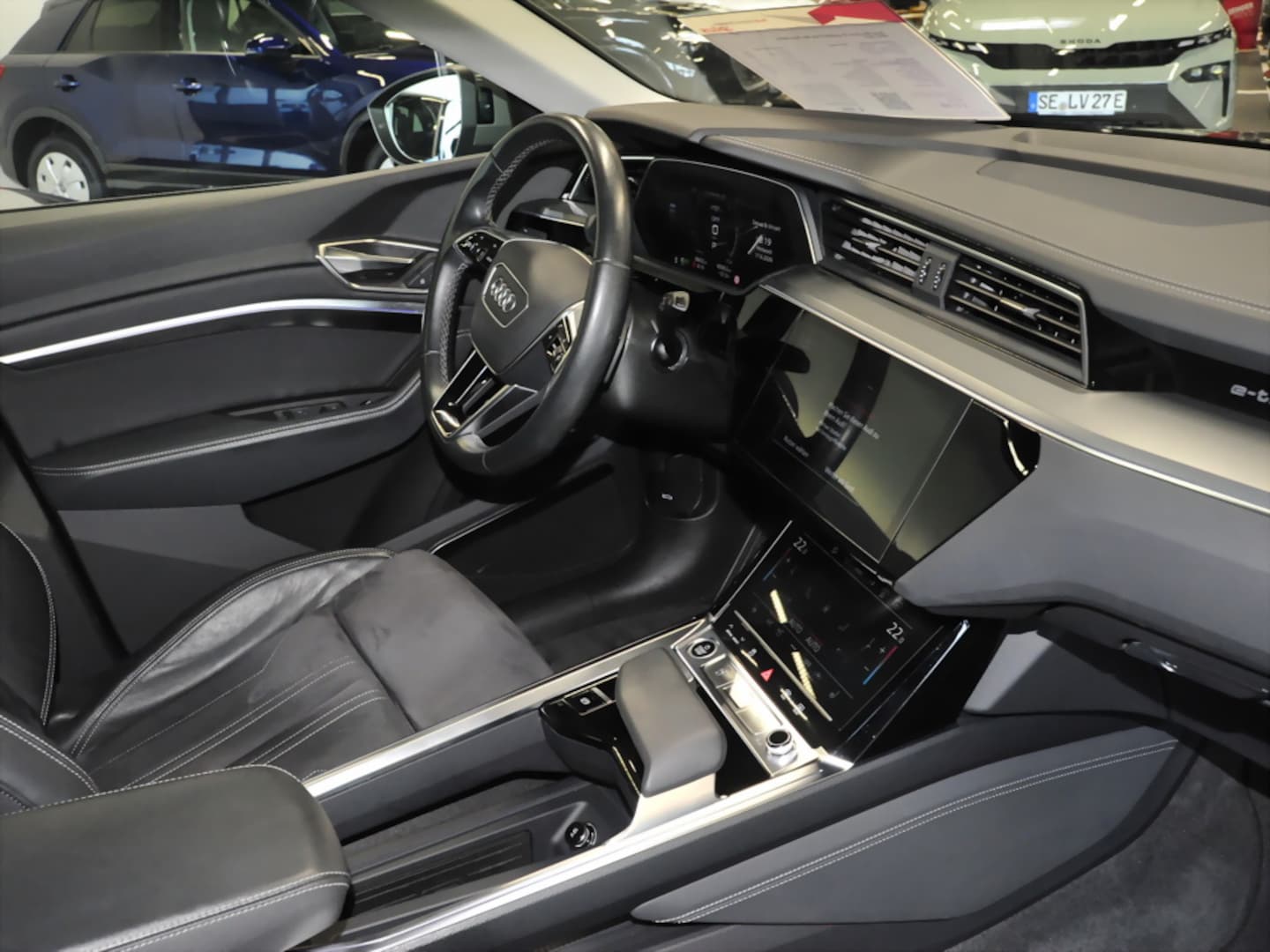 Bild über Audi Q8 e-tron S line 55 e-tron quattro - für weitere Informationen kontaktieren Sie den Audi Partner
