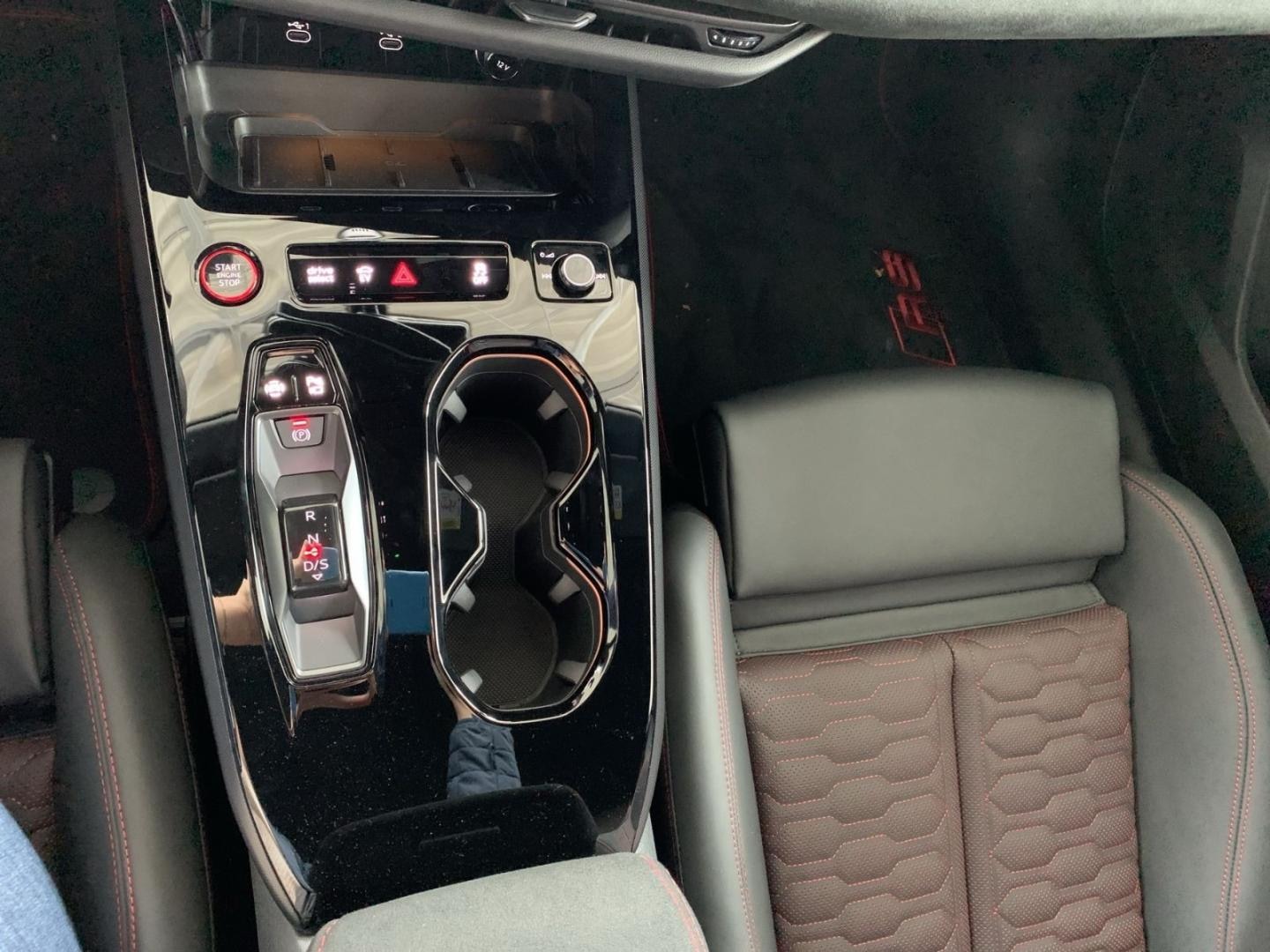 Bild über Audi RS 5 Limousine TFSI quattro 470 kW tiptronic - für weitere Informationen kontaktieren Sie den Audi Partner