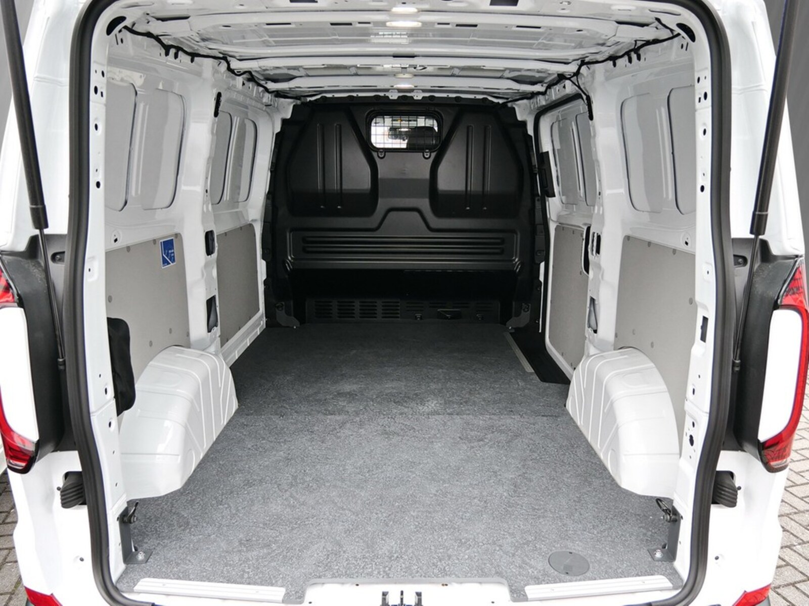 Volkswagen Transporter Kasten kurzer Radstand – Bild 6