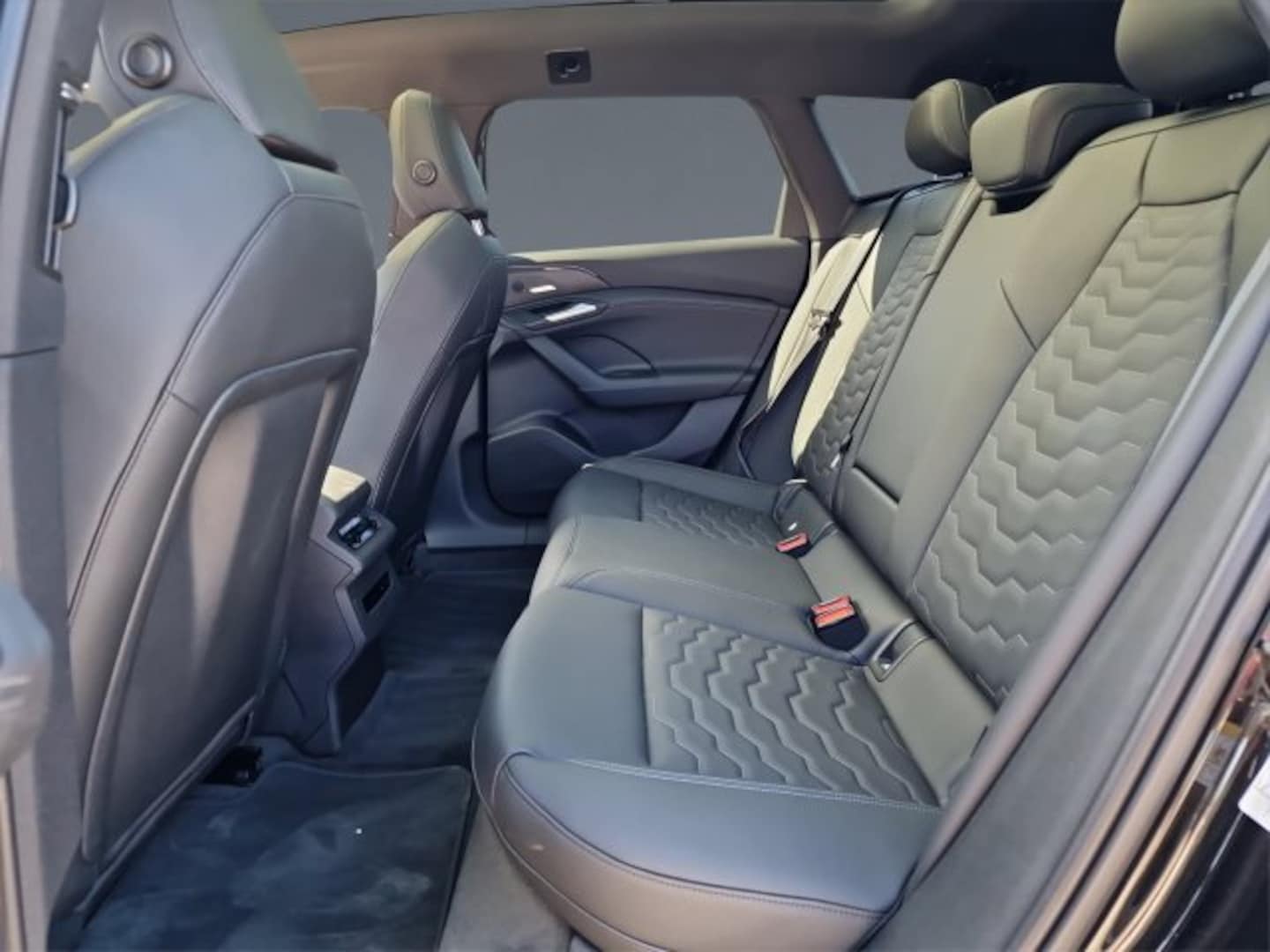 Bild über Audi A6 Avant e-tron e-tron performance - für weitere Informationen kontaktieren Sie den Audi Partner
