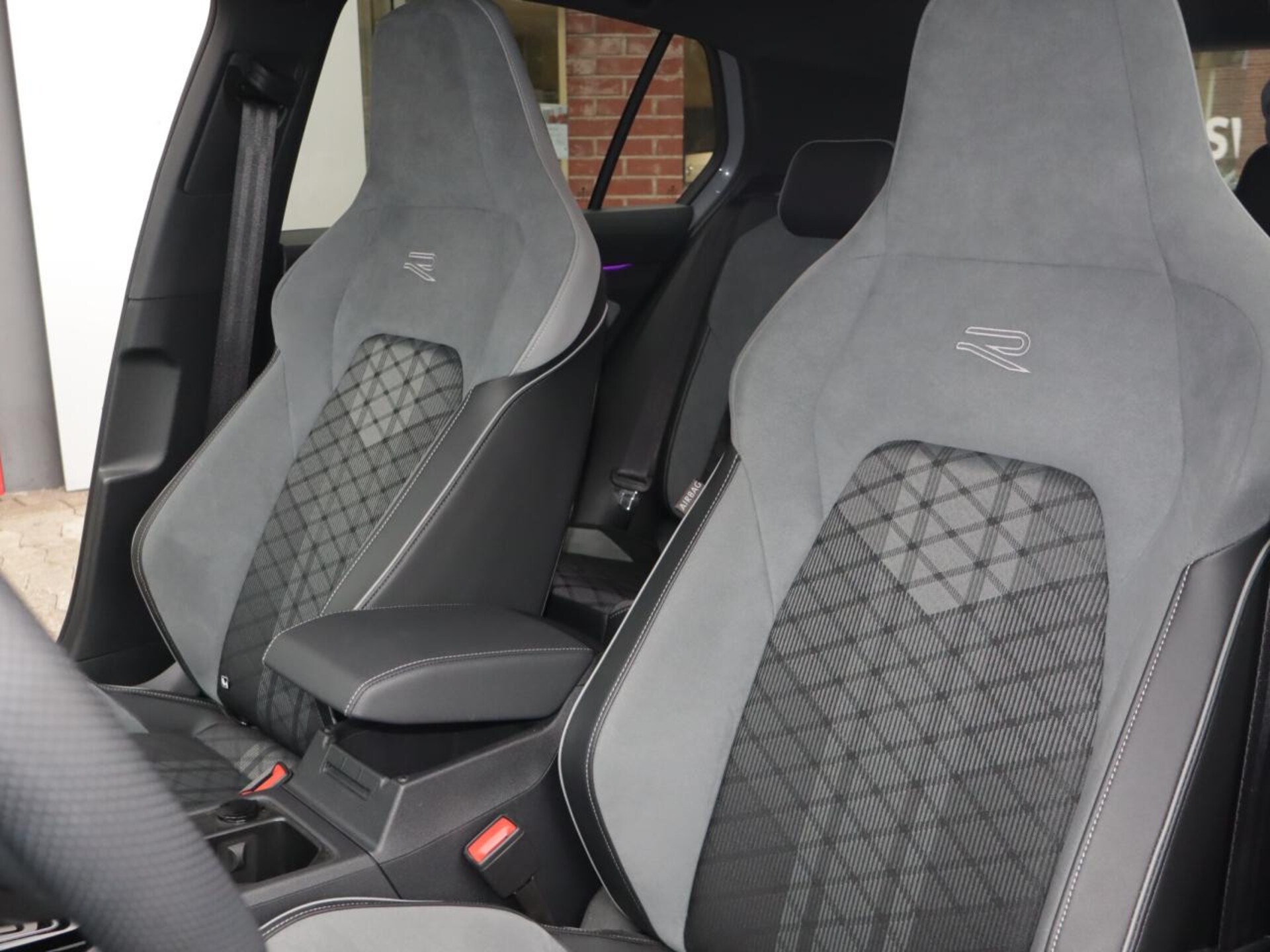 Volkswagen Golf R-Line