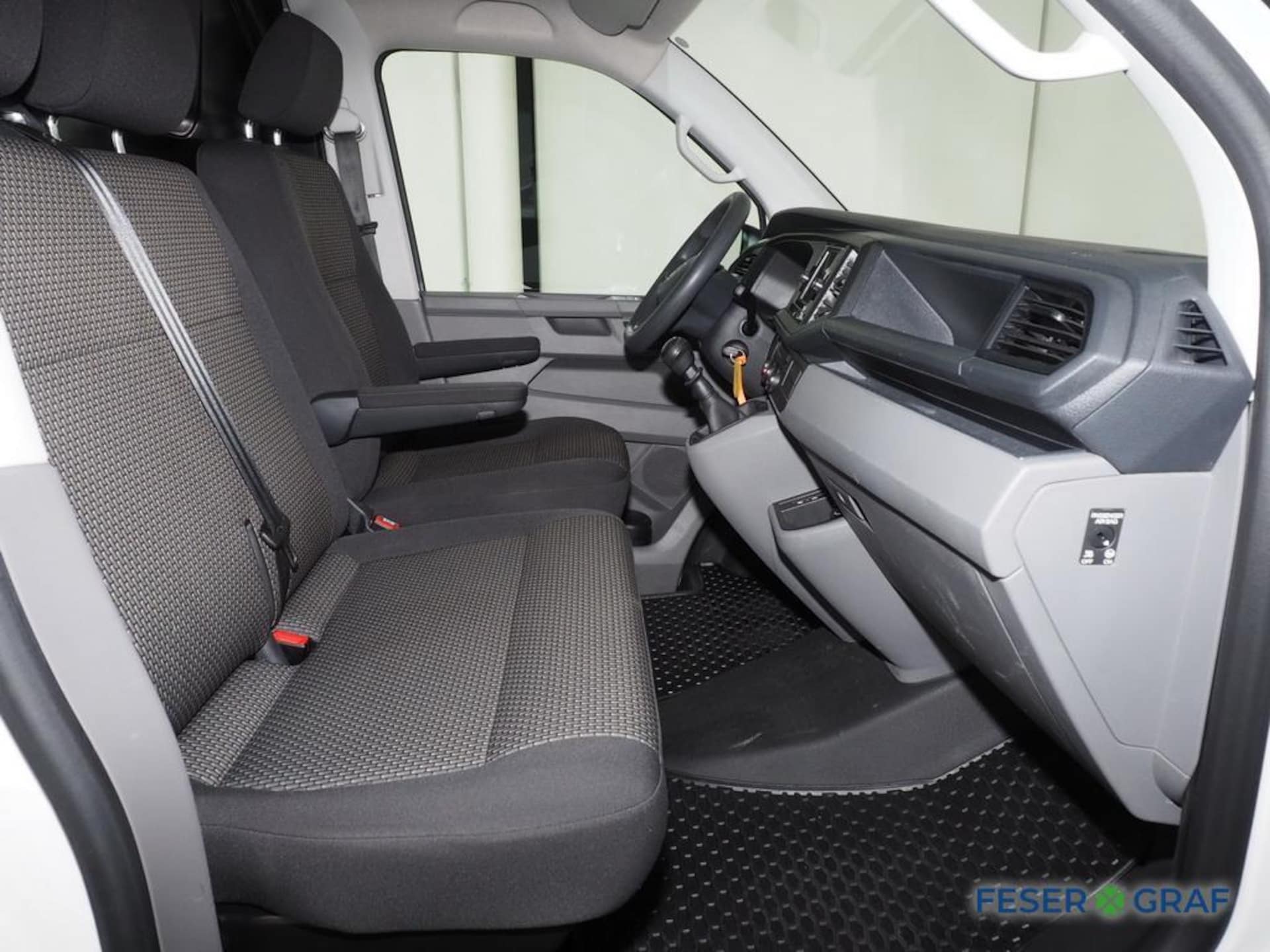 Volkswagen T6.1 Transporter Kasten langer Radstand
