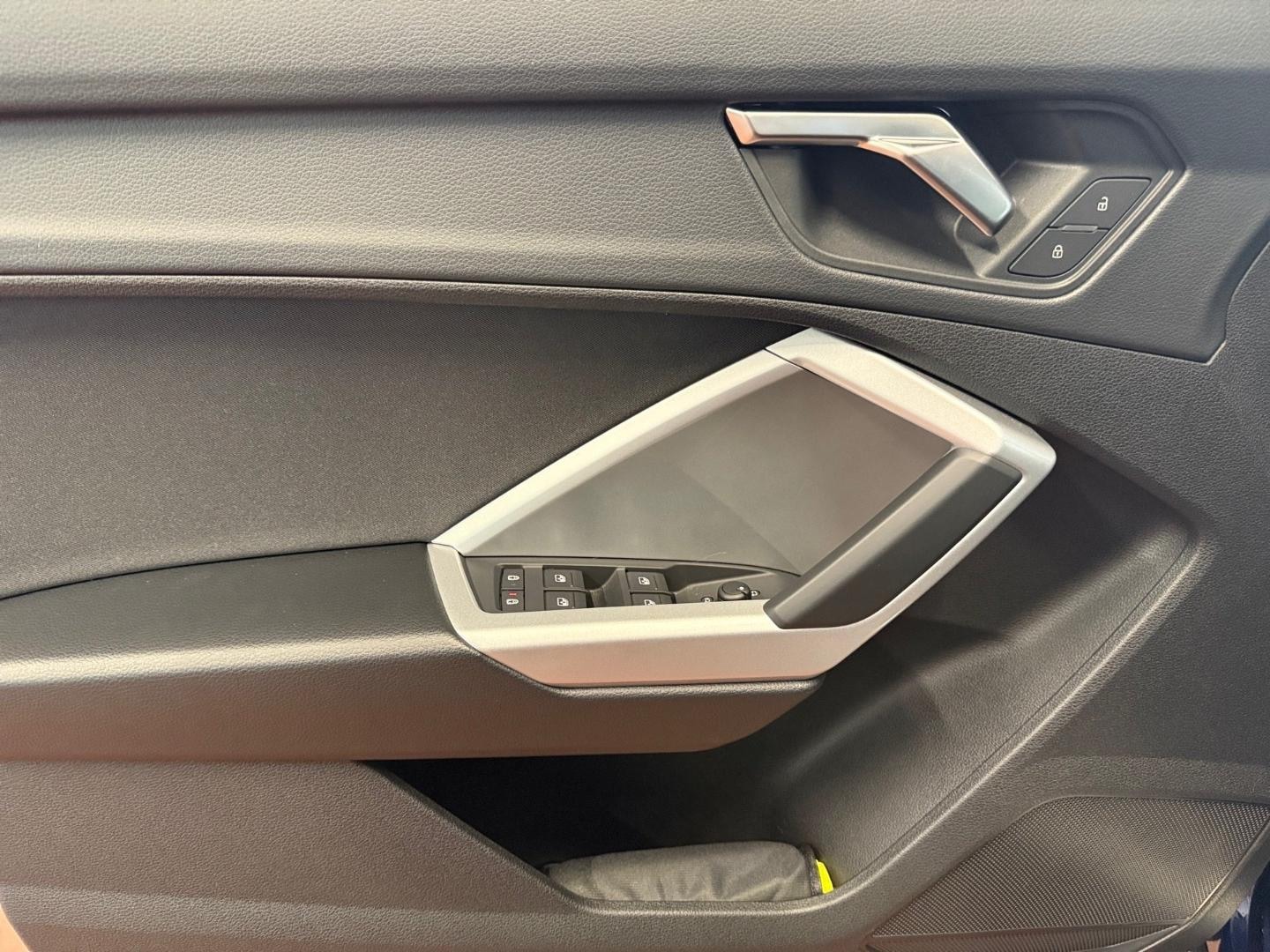 Bild über Audi Q3 TDI 110 kW S tronic - für weitere Informationen kontaktieren Sie den Audi Partner
