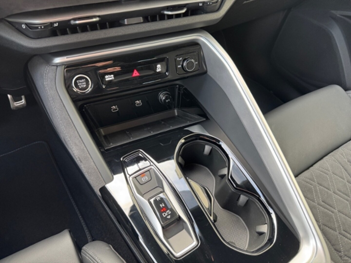 Bild über Audi Q5 SUV TDI quattro 150 kW S tronic - für weitere Informationen kontaktieren Sie den Audi Partner
