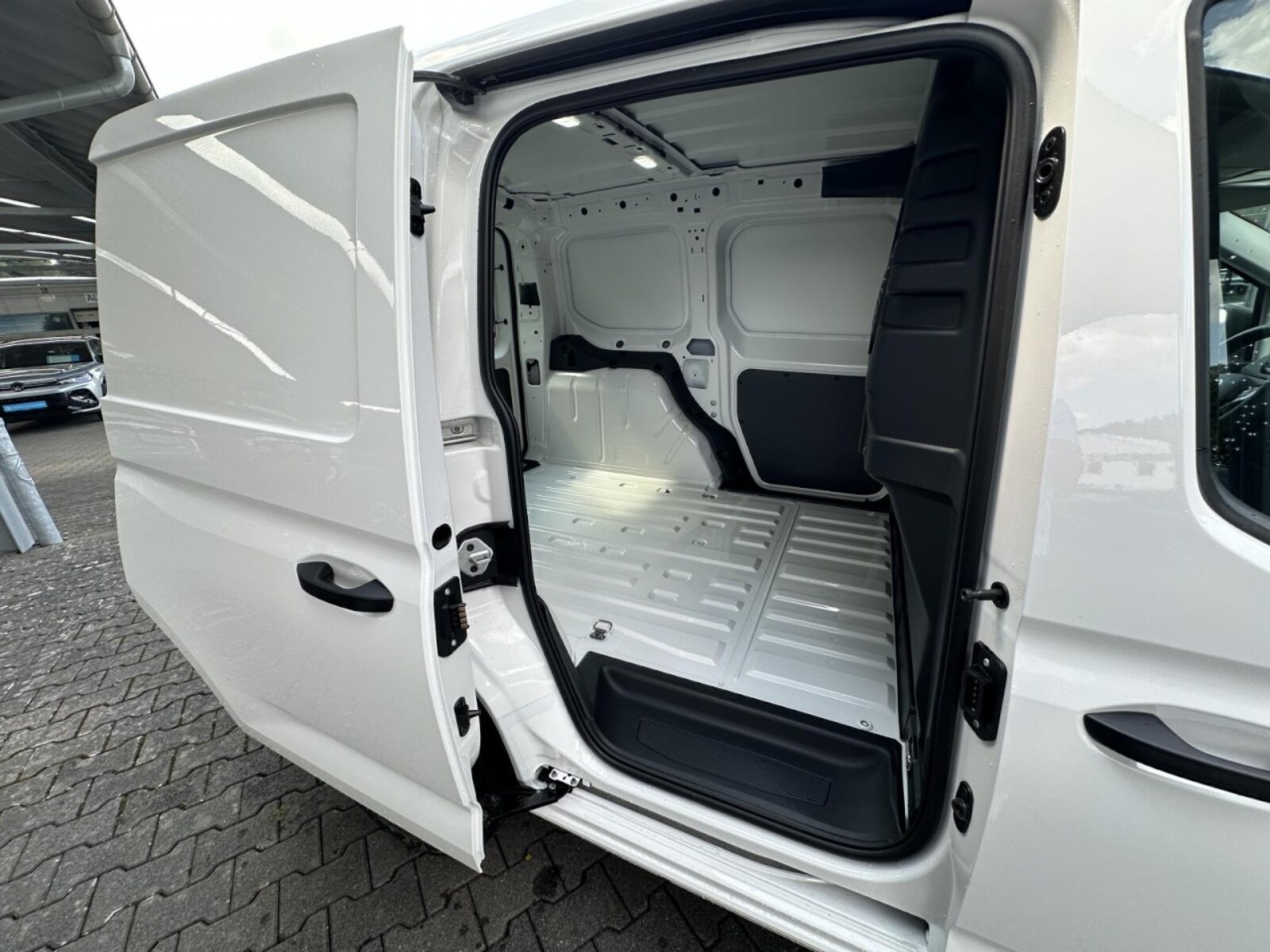 Volkswagen Caddy Cargo – Bild 9