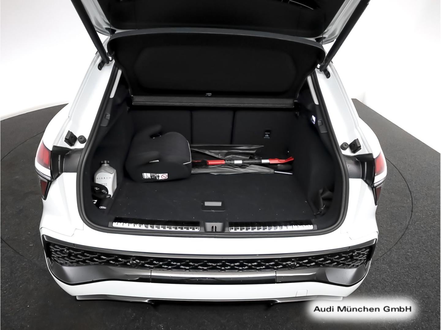 Bild über Audi Q3 SUV TFSI 110 kW S tronic - für weitere Informationen kontaktieren Sie den Audi Partner