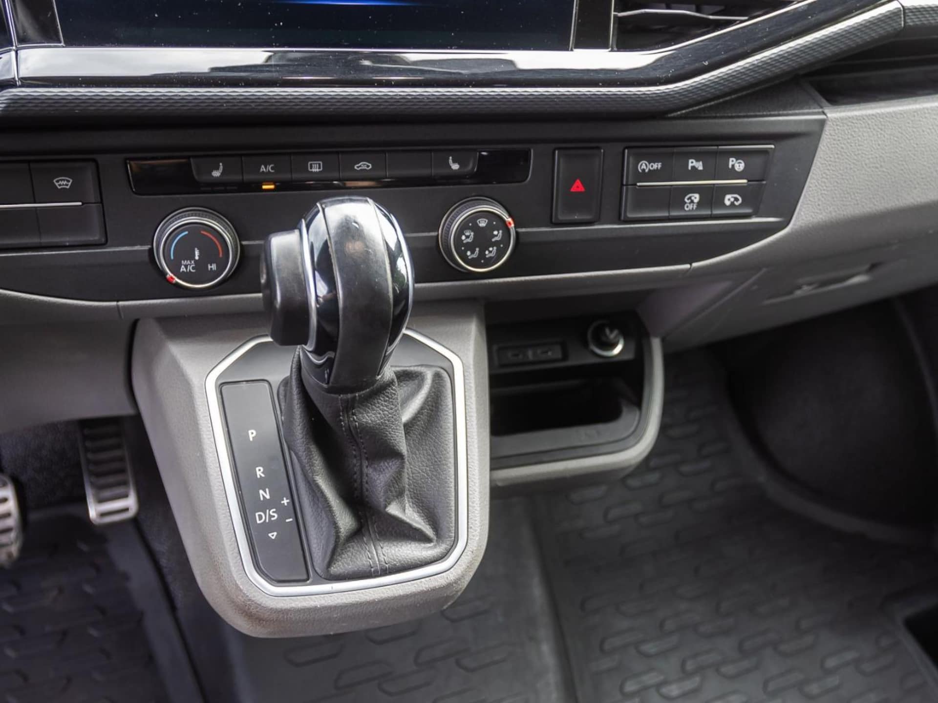Volkswagen T6.1 Transporter Kombi langer Radstand