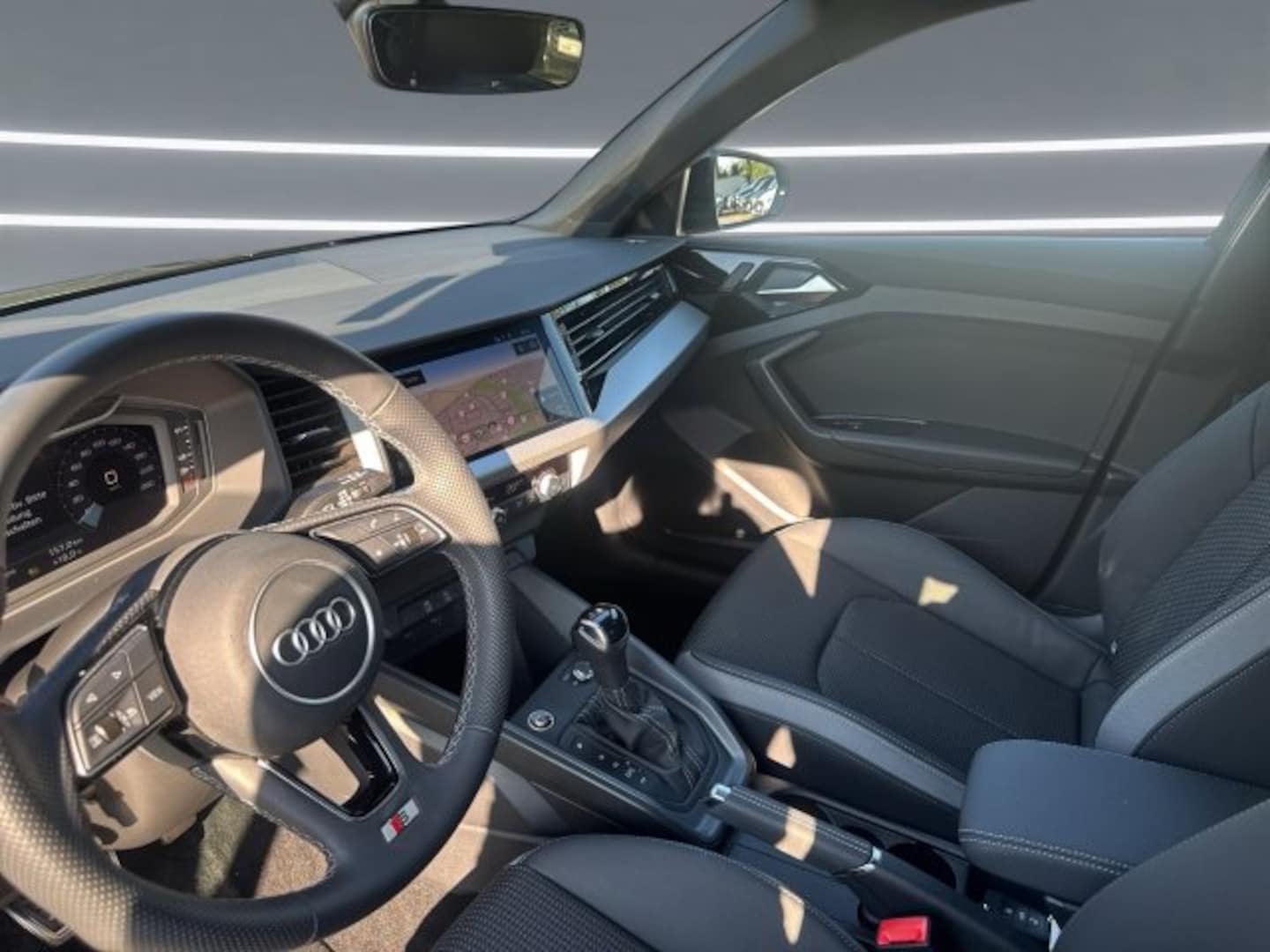 Bild über Audi A1 Sportback S line 35 TFSI S tronic - für weitere Informationen kontaktieren Sie den Audi Partner