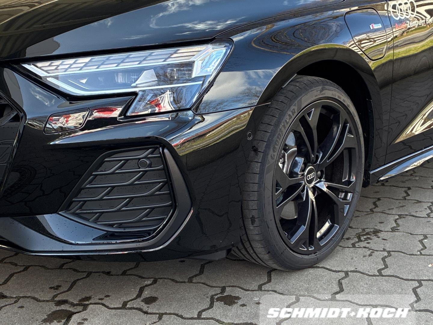 Bild über Audi A3 Sportback TFSI e S line 40 TFSI e S tronic - für weitere Informationen kontaktieren Sie den Audi Partner