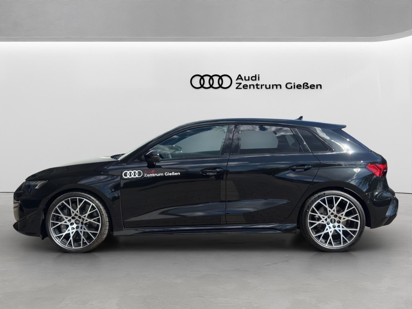 Bild über Audi RS 3 Sportback TFSI quattro 294 kW S tronic - für weitere Informationen kontaktieren Sie den Audi Partner