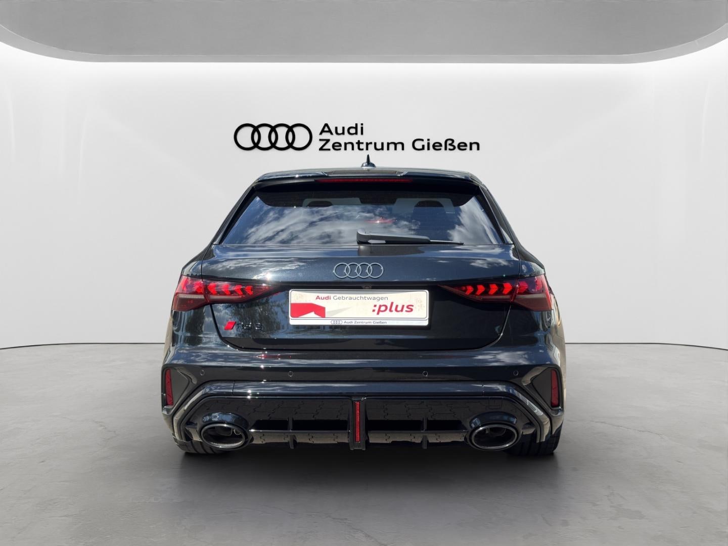 Bild über Audi RS 3 Sportback TFSI quattro 294 kW S tronic - für weitere Informationen kontaktieren Sie den Audi Partner