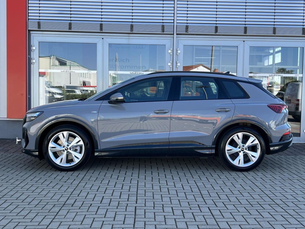 Image about Audi Q4 e-tron 40 e-tron