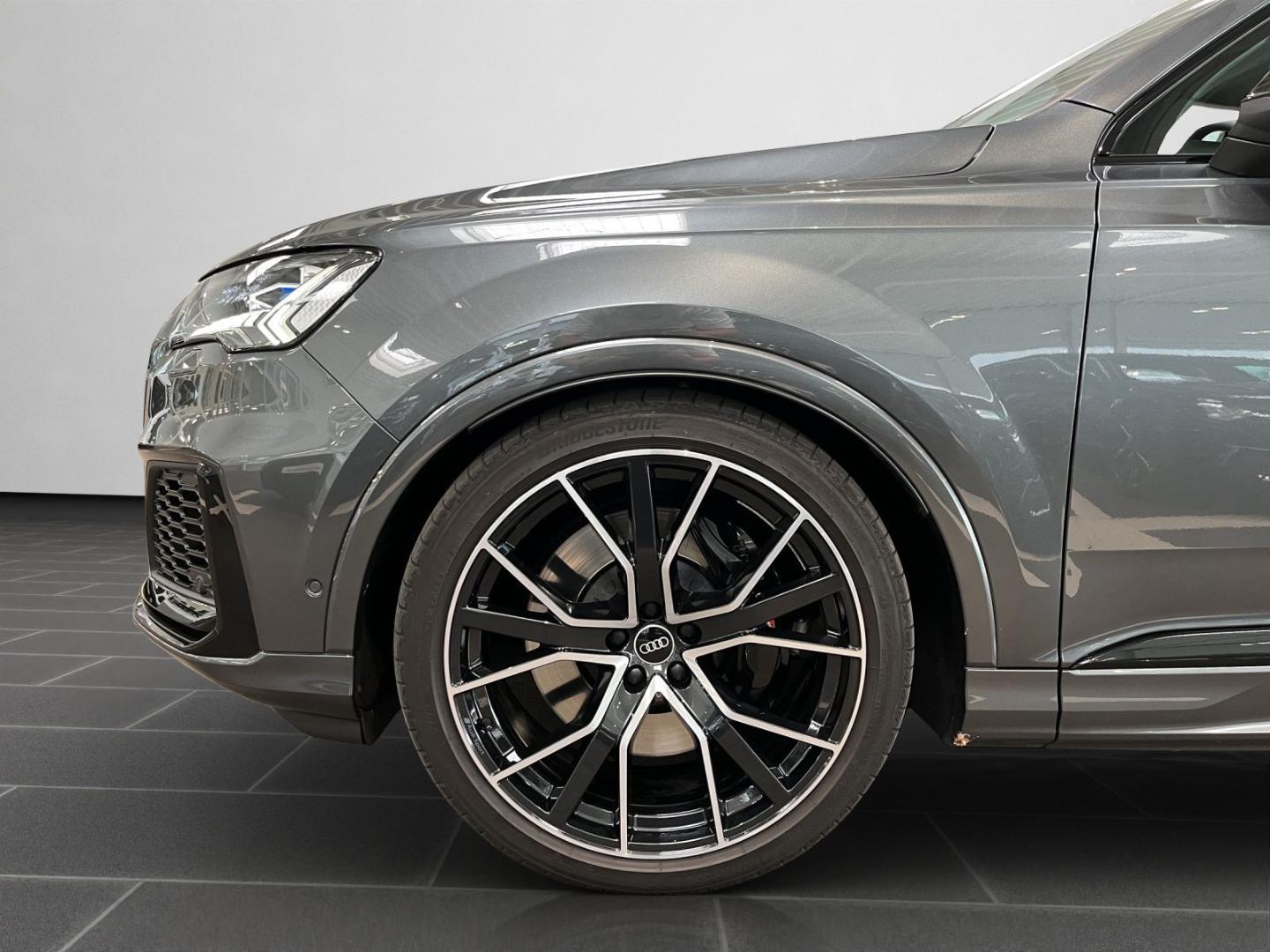 Image about Audi SQ7 TFSI quattro tiptronic