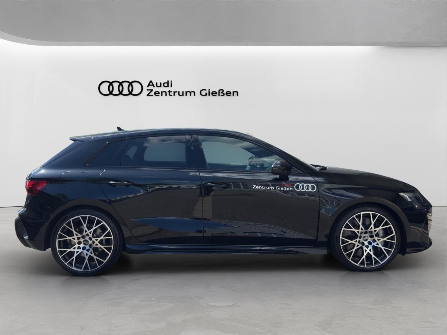 Bild über Audi RS 3 Sportback TFSI quattro 294 kW S tronic - für weitere Informationen kontaktieren Sie den Audi Partner