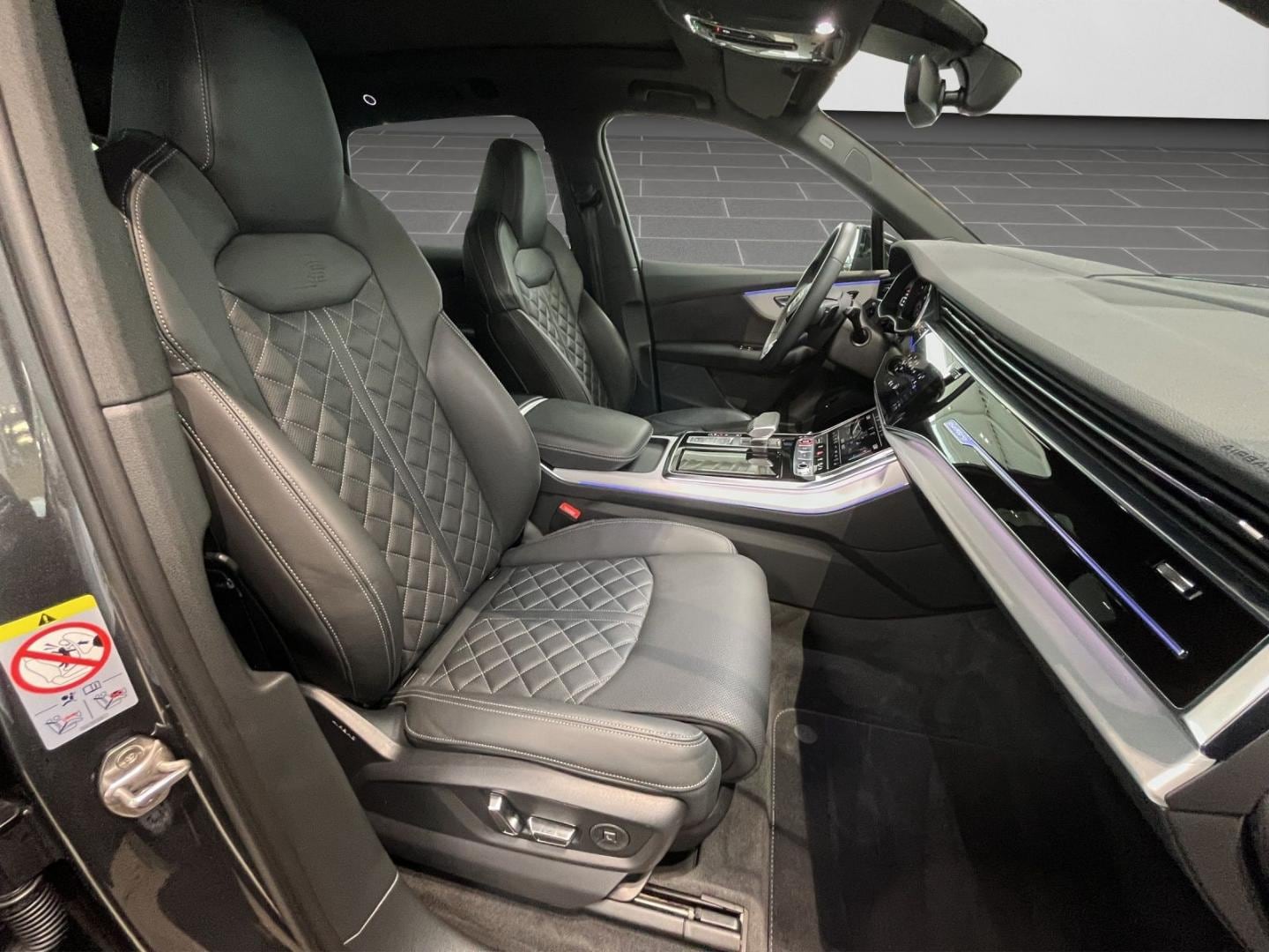 Image about Audi SQ7 TFSI quattro tiptronic