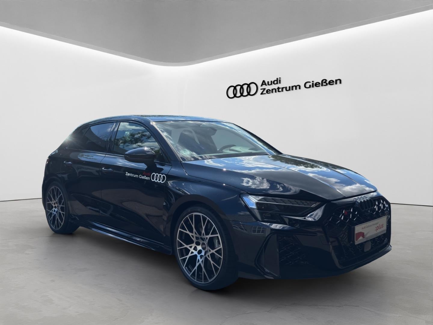 Bild über Audi RS 3 Sportback TFSI quattro 294 kW S tronic - für weitere Informationen kontaktieren Sie den Audi Partner
