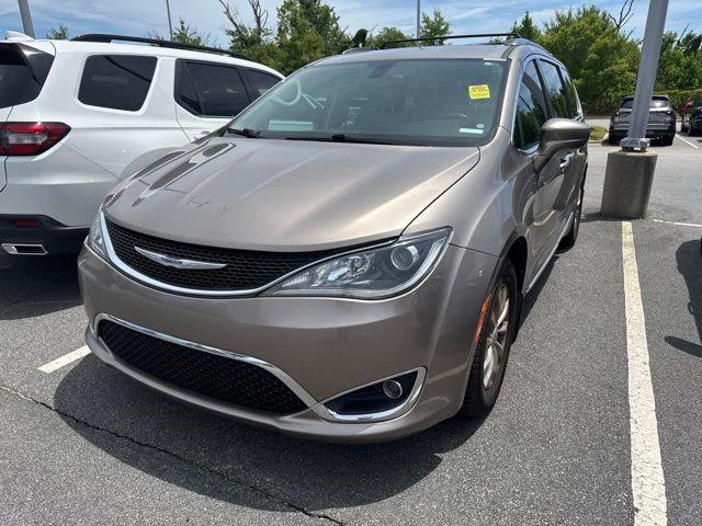 2018 Chrysler Pacifica Touring L Plus's photo