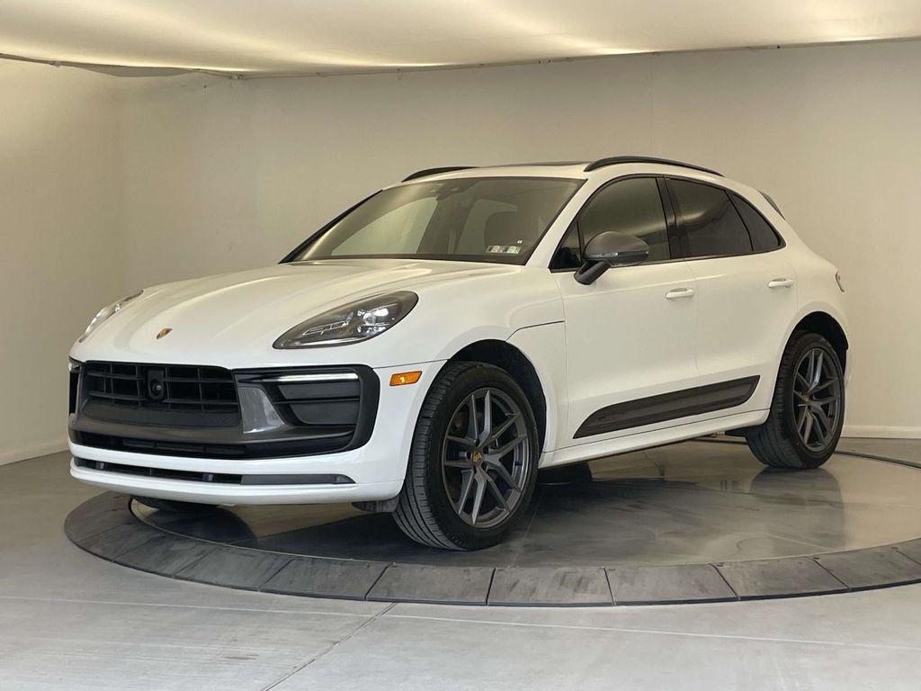2025 Porsche Macan -'s photo