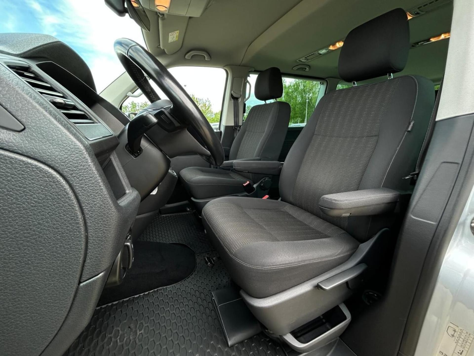 Volkswagen Caravelle 6 długi rozstaw osi Comfortline