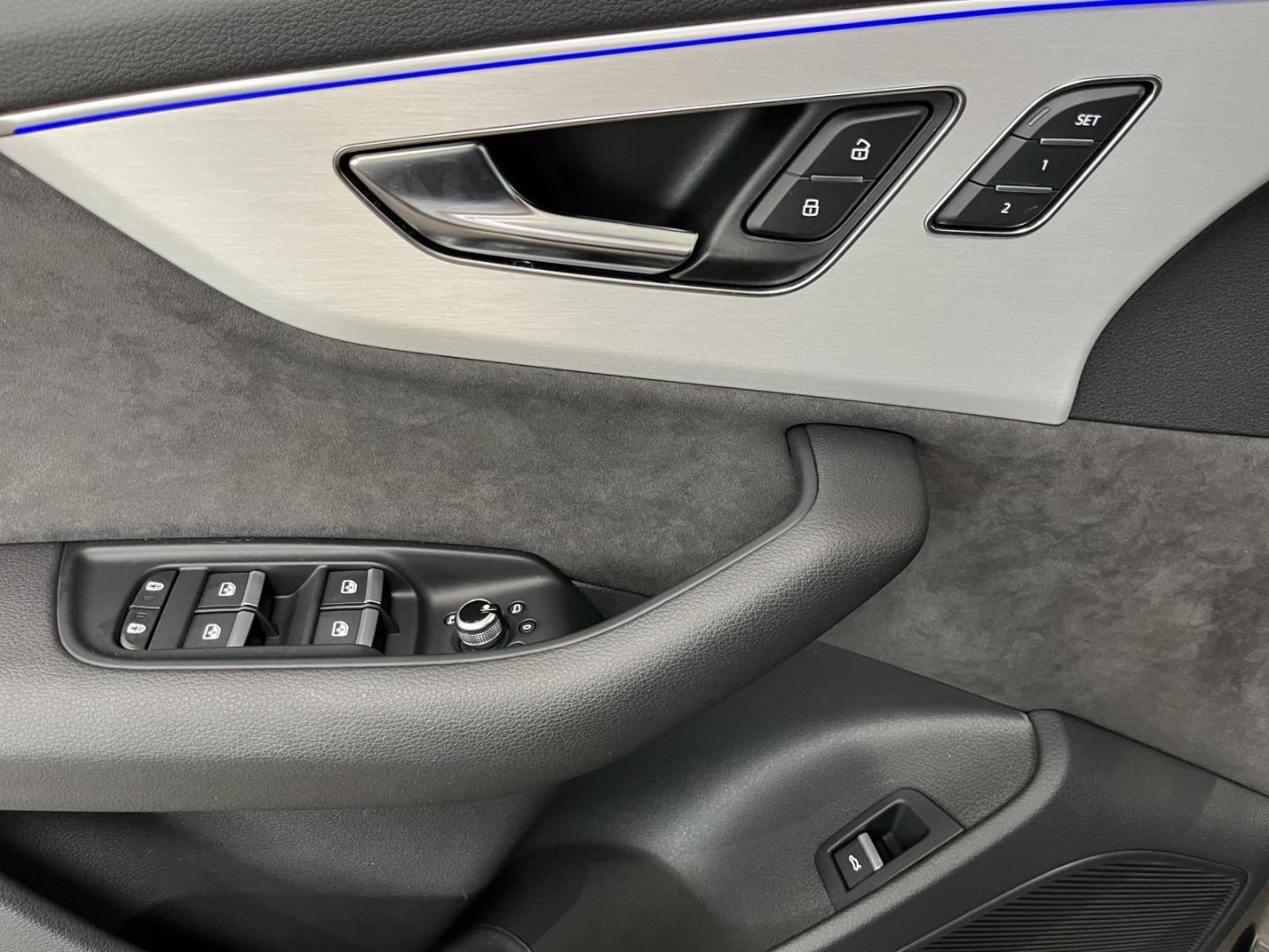 Image about Audi SQ7 TFSI quattro tiptronic