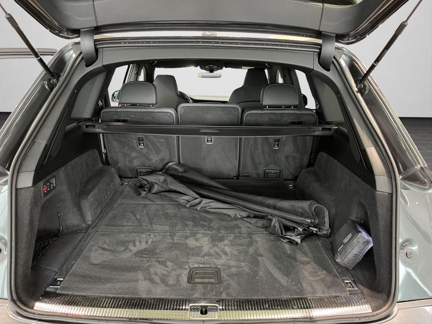 Image about Audi SQ7 TFSI quattro tiptronic