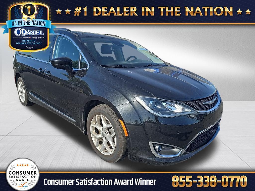 2017 Chrysler Pacifica Touring-L Plus's photo