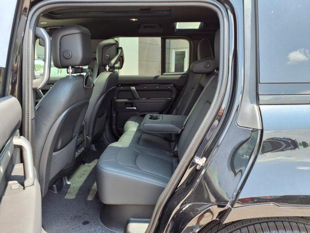 2025 Land Rover Defender X-Dynamic SE - Photo 23