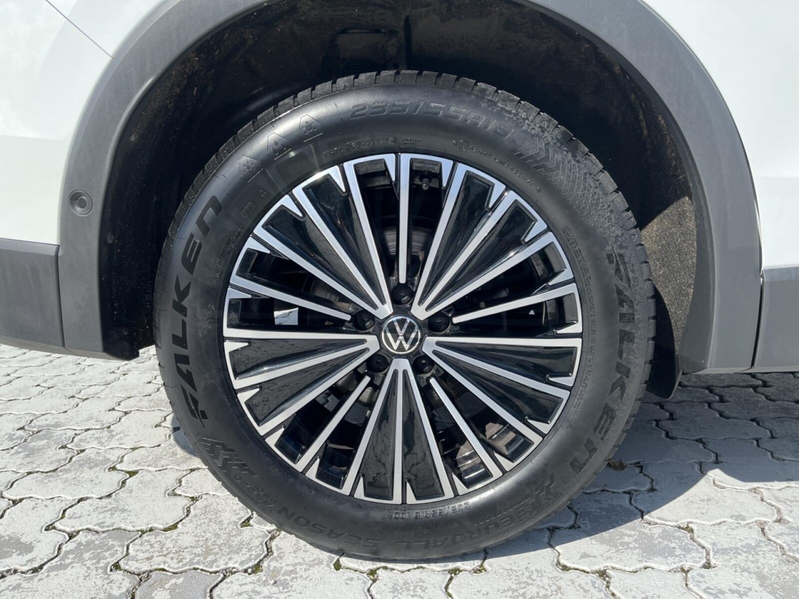 Volkswagen Tiguan – Bild 8