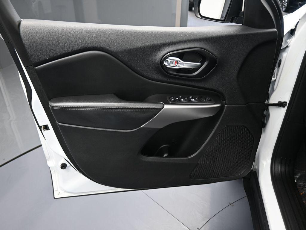 2021 Jeep Cherokee Latitude Lux - Photo 12