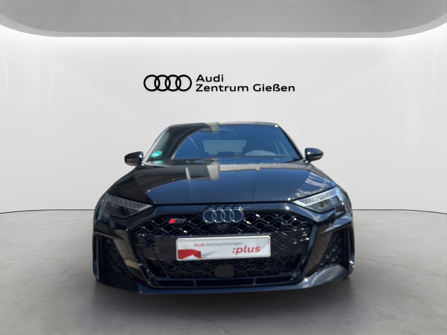 Bild über Audi RS 3 Limousine TFSI quattro 294 kW S tronic - für weitere Informationen kontaktieren Sie den Audi Partner