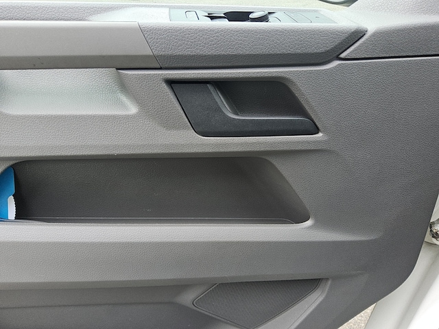Volkswagen T6.1 Caravelle larger
