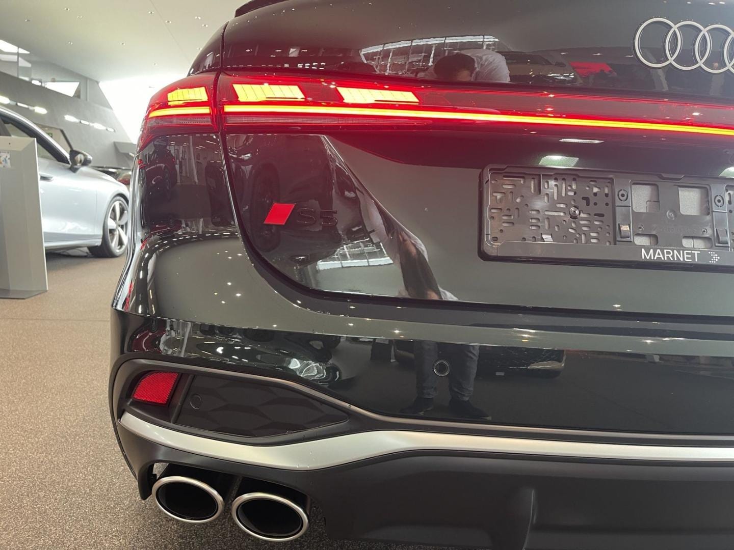 Bild über Audi S5 Limousine TFSI 270 kW S tronic - für weitere Informationen kontaktieren Sie den Audi Partner