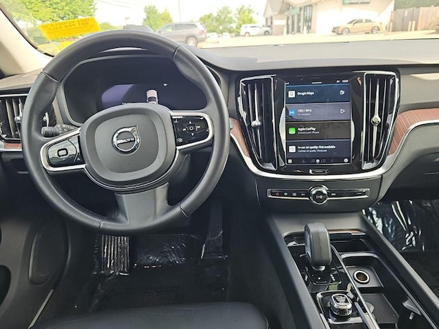 2024 Volvo V60 Cross Country