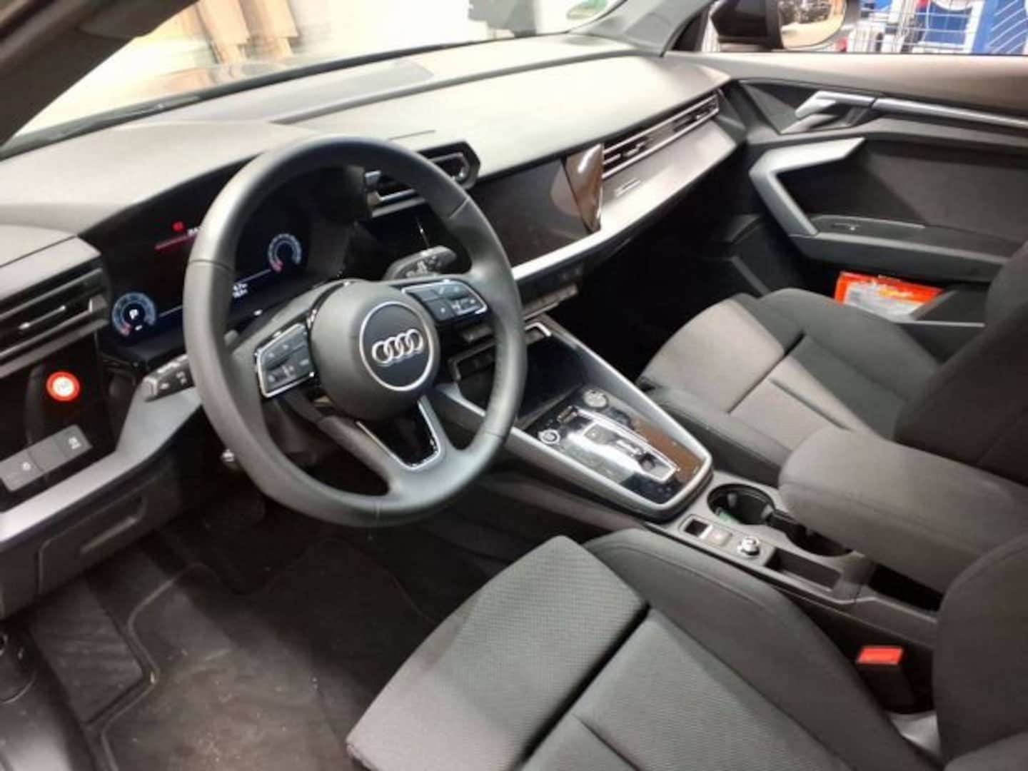 Bild über Audi A3 Limousine TDI S tronic - für weitere Informationen kontaktieren Sie den Audi Partner