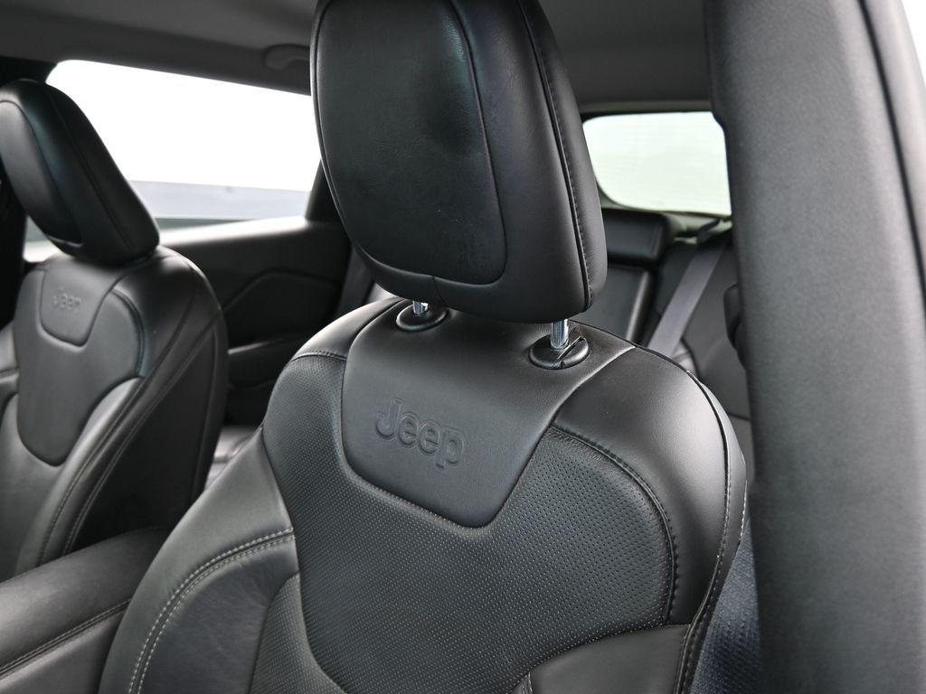 2021 Jeep Cherokee Latitude Lux - Photo 16
