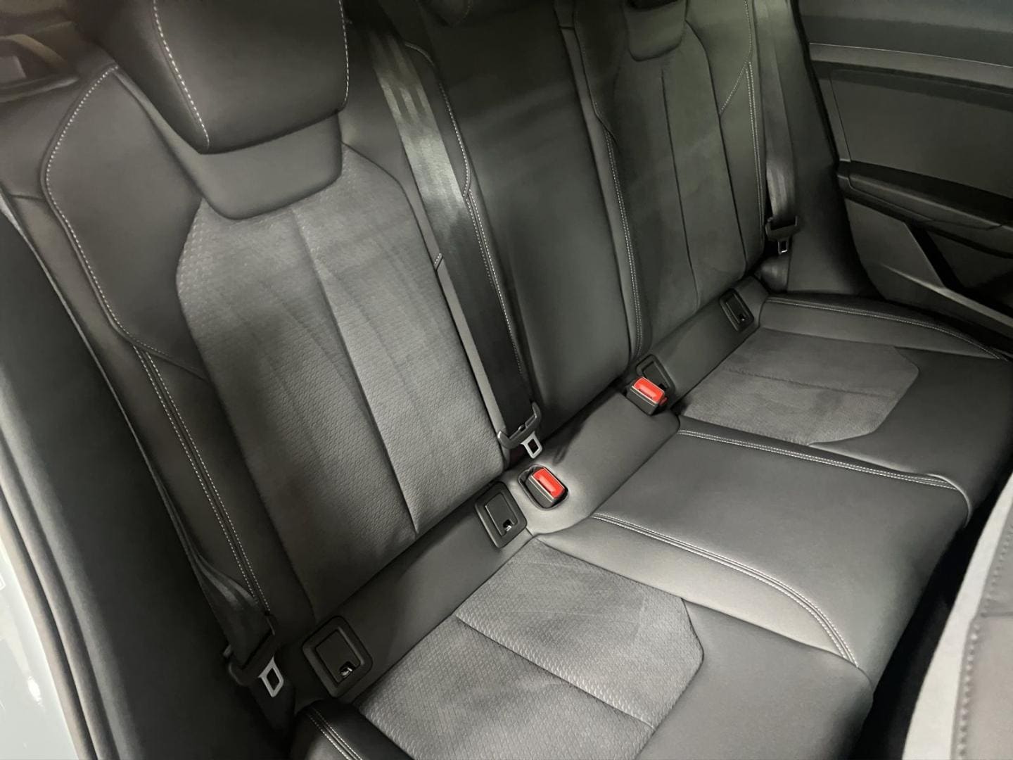Bild über Audi A1 Sportback S line 35 TFSI S tronic - für weitere Informationen kontaktieren Sie den Audi Partner
