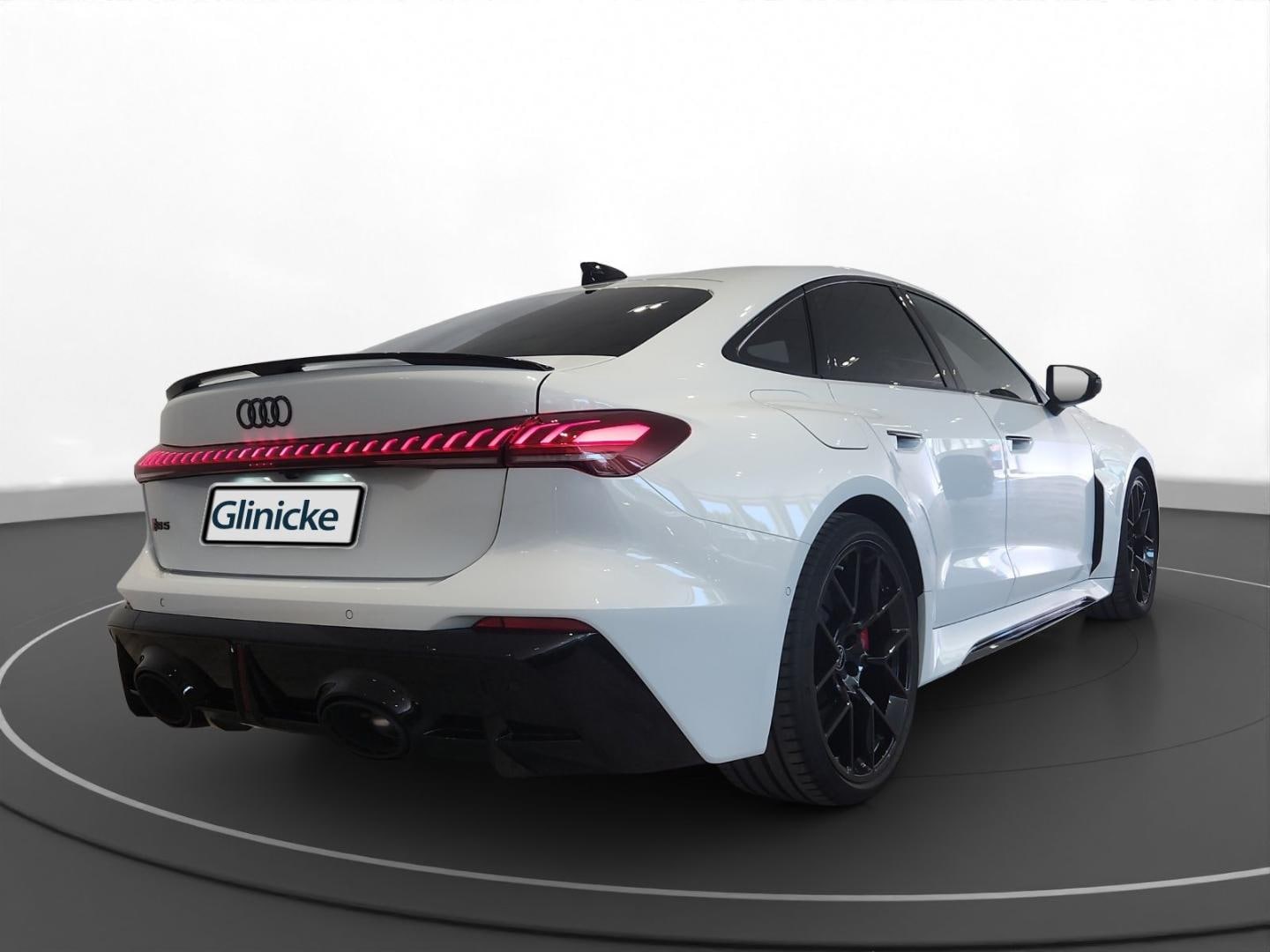 Bild über Audi RS 5 Limousine TFSI quattro 470 kW tiptronic - für weitere Informationen kontaktieren Sie den Audi Partner