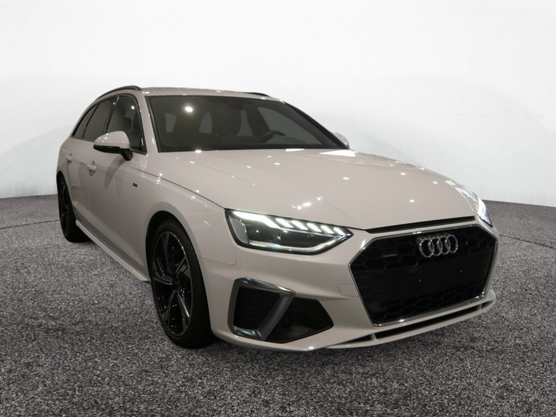 Audi A4 Avant S line