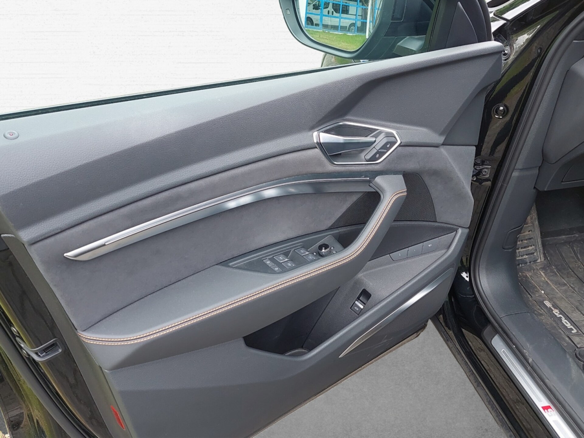 Audi e-tron S line