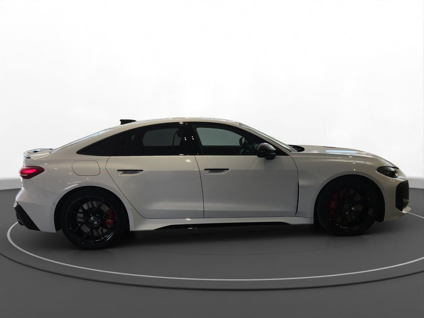 Bild über Audi RS 5 Limousine TFSI quattro 470 kW tiptronic - für weitere Informationen kontaktieren Sie den Audi Partner