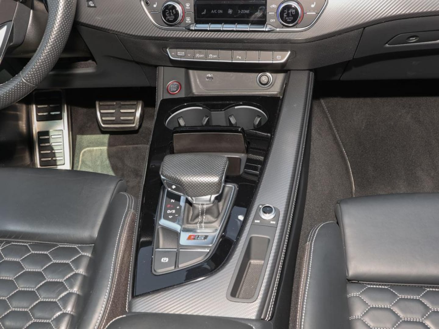 Bild über Audi RS 4 Avant TFSI quattro tiptronic - für weitere Informationen kontaktieren Sie den Audi Partner