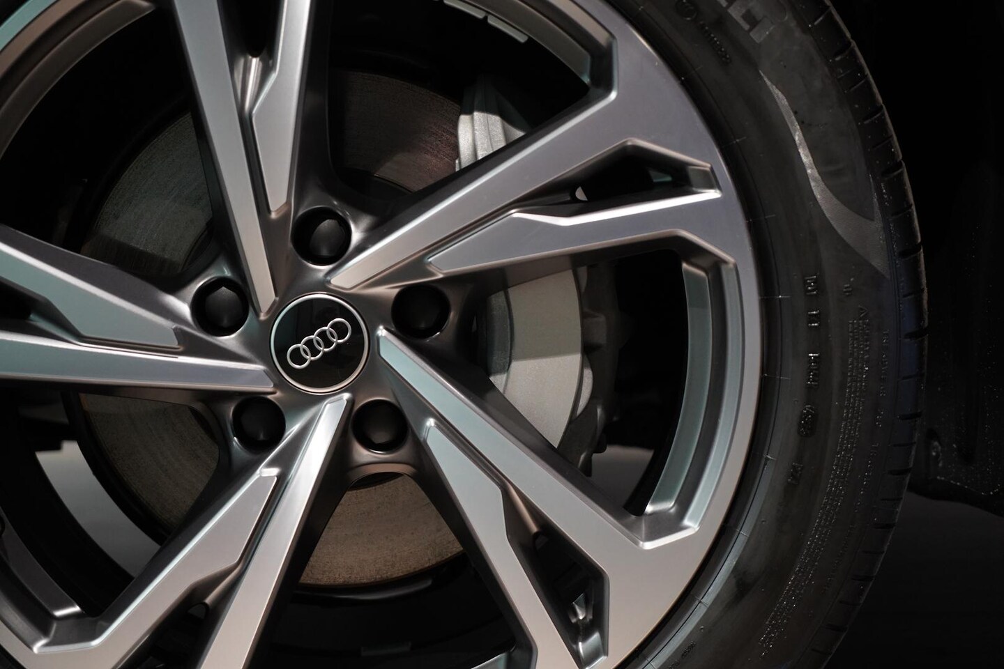 Image about Audi Q6 SUV e-tron e-tron
