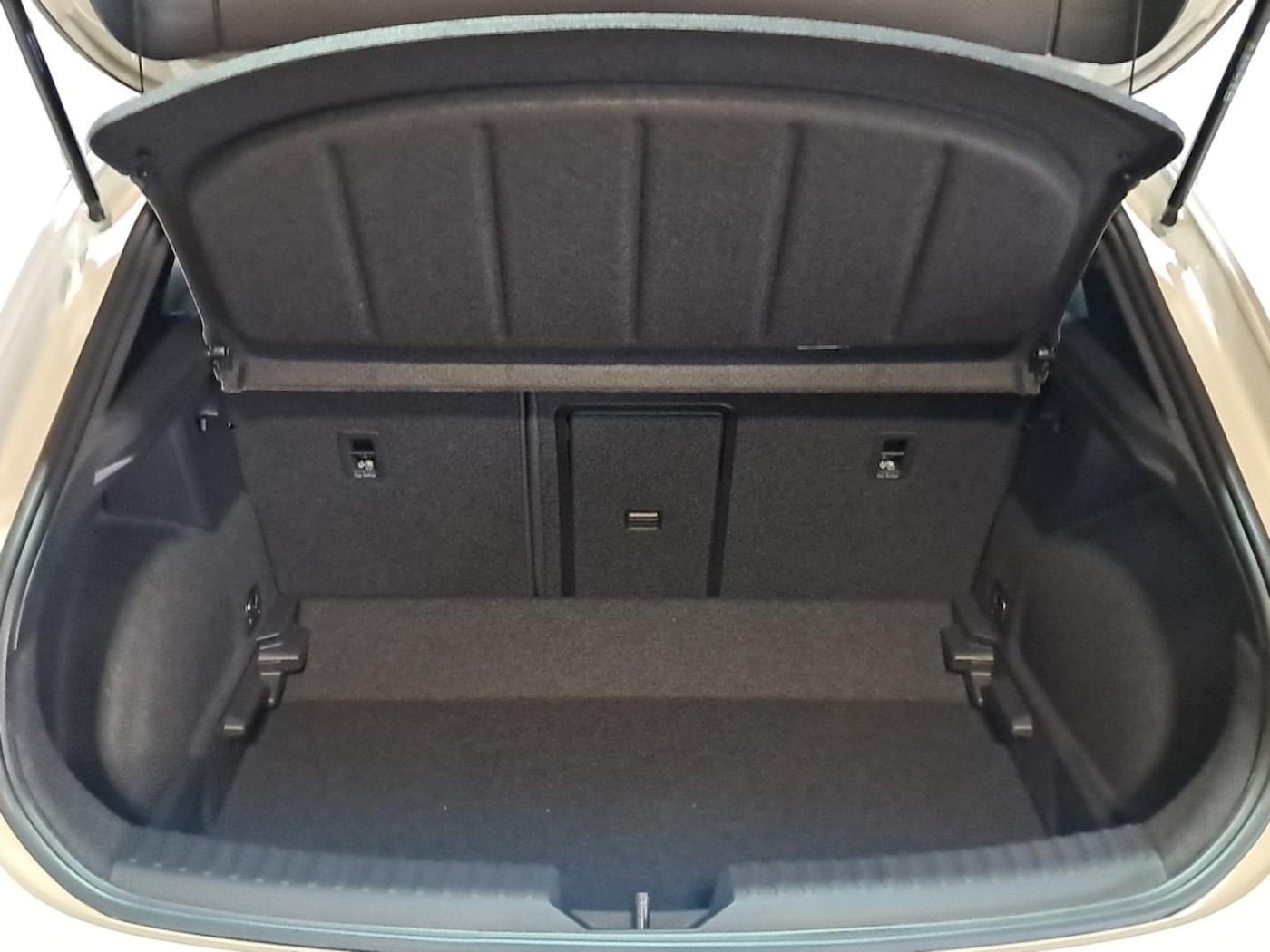 CUPRA Leon León 1.5 TSI e-Hybrid DSG 150 kW (204 CV) — photo 7
