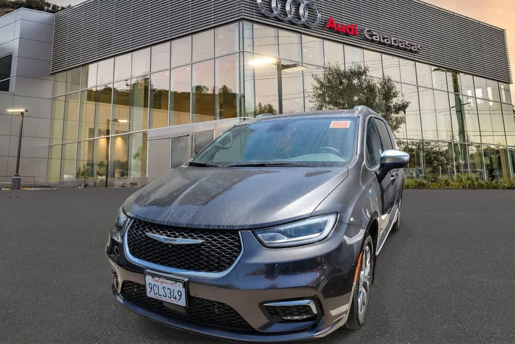 2022 Chrysler Pacifica Hybrid Pinnacle Hybrid's photo