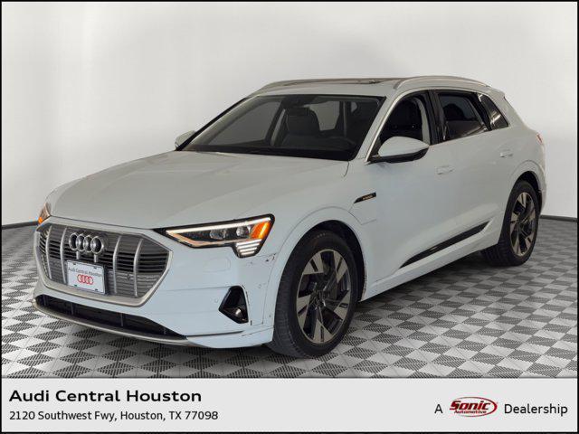 2022 Audi e-tron 95 kWh Premium Plus quattro's photo