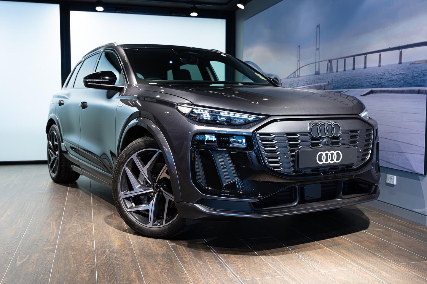 Image about Audi Q6 SUV e-tron e-tron quattro