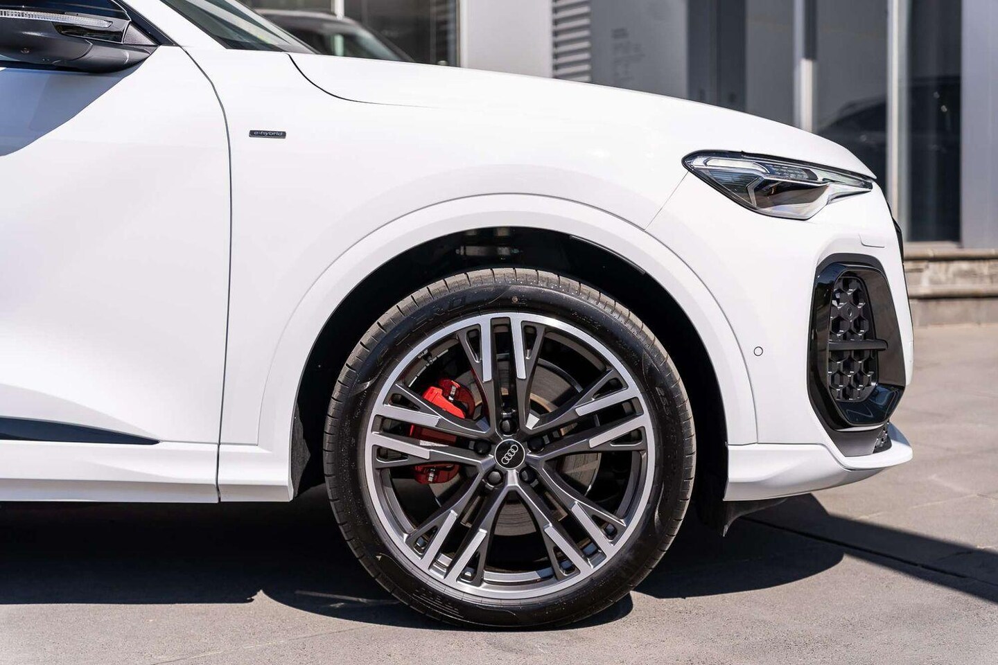 Image about Audi Q5 SUV e-hybrid quattro S tronic