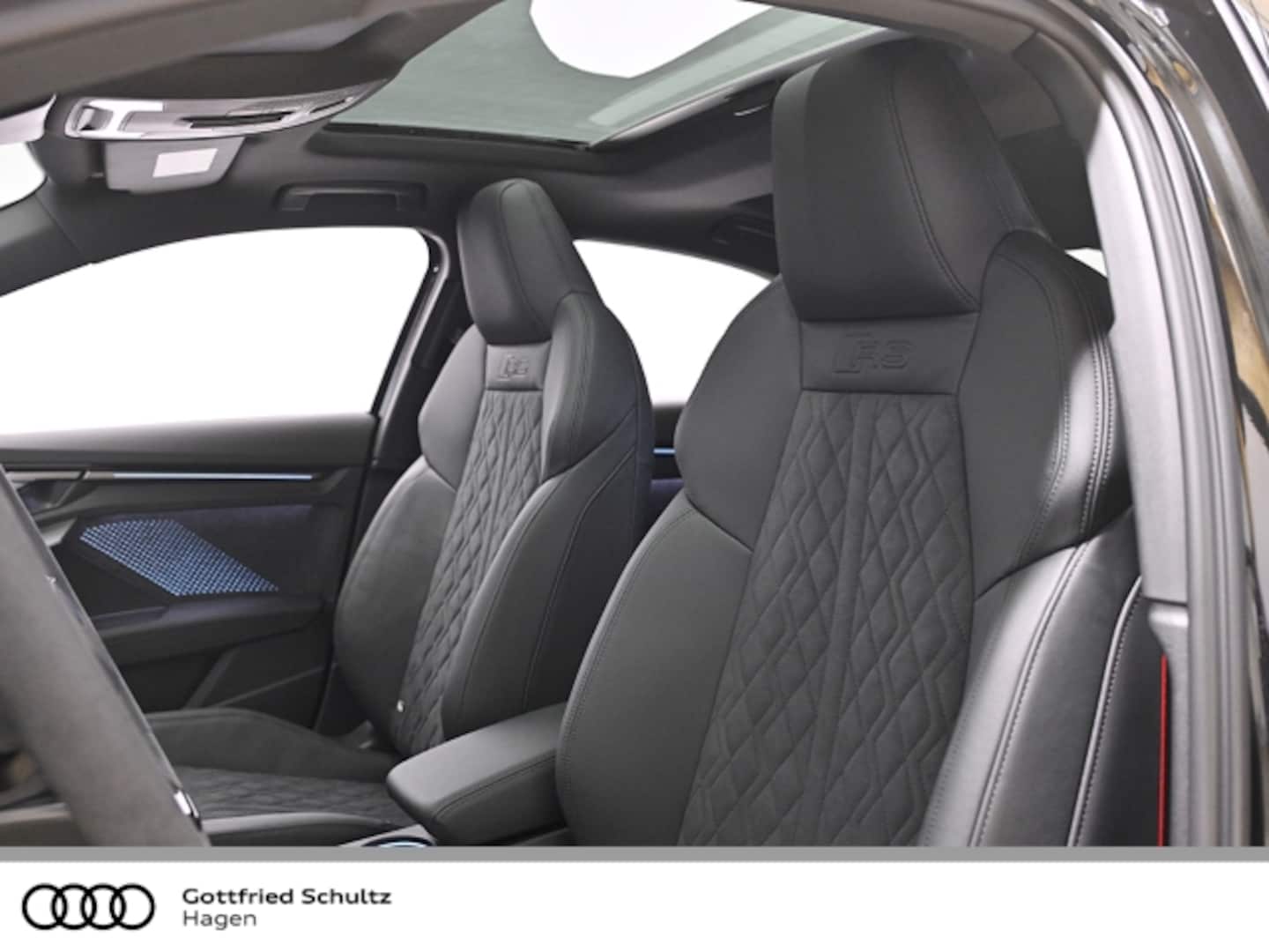 Bild über Audi RS 3 Limousine TFSI quattro 294 kW S tronic - für weitere Informationen kontaktieren Sie den Audi Partner