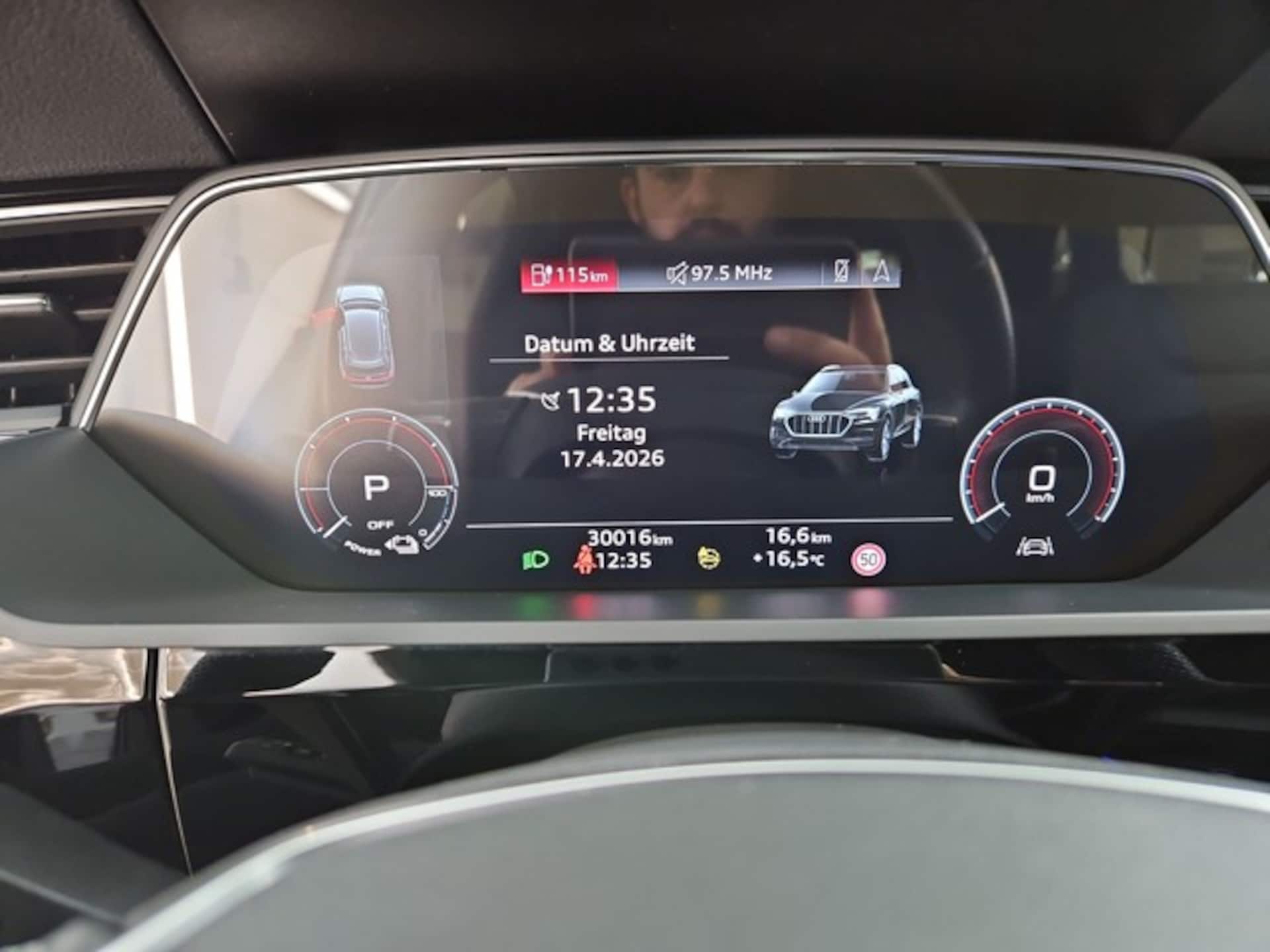 Audi e-tron S line